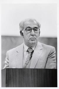 Sir Zelman Cowen, 1983